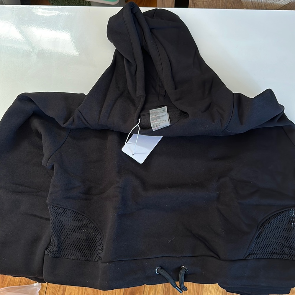 Cropped Hoodie with mesh on lower back